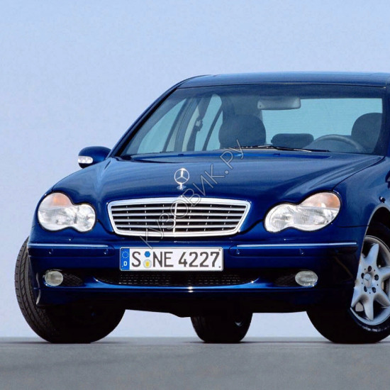 Бампер передний с отверстиями под омыватель в цвет кузова Mercedes C-Class W203 (2000-2007) Бампер передний с отверстиями под омыватель в цвет кузова Mercedes C-Class W203 (2000-2007)